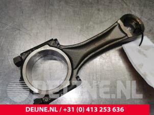 Używane Korbowód Fiat Ducato Cena € 60,50 Z VAT oferowane przez van Deijne Onderdelen Uden B.V.