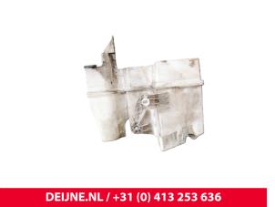 Begagnade Spolartank, vindruta Volkswagen Transporter/Caravelle T5 1.9 TDi Pris € 42,35 Inklusive moms erbjuds av van Deijne Onderdelen Uden B.V.