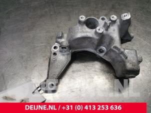 Gebruikte Dynamosteun onder Peugeot Expert (V1/VA/VB/VE/VF/VT/VY) 1.5 BlueHDi 100 Prijs € 36,30 Inclusief btw aangeboden door van Deijne Onderdelen Uden B.V.