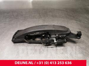 Używane Uchwyt drzwi przesuwnych prawych Ford Transit Custom 2.2 TDCi 16V Cena € 60,50 Z VAT oferowane przez van Deijne Onderdelen Uden B.V.