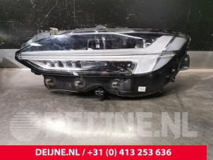 Gebruikte Koplamp links Volvo V90 II (PW) Prijs € 750,00 Margeregeling aangeboden door van Deijne Onderdelen Uden B.V.