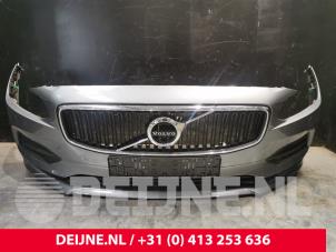 Gebruikte Voorbumper Volvo V90 II (PW) Prijs € 1.450,00 Margeregeling aangeboden door van Deijne Onderdelen Uden B.V.