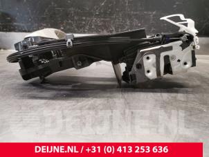 Gebruikte Slotmechaniek Portier 2Deurs rechts Ford Transit Courier Prijs € 36,30 Inclusief btw aangeboden door van Deijne Onderdelen Uden B.V.