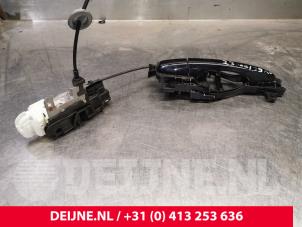 Begagnade Dörrlåsmekanism, 4-dörrars, höger fram Volvo V40 (MV) 1.6 D2 Pris € 35,00 Marginaltabell erbjuds av van Deijne Onderdelen Uden B.V.