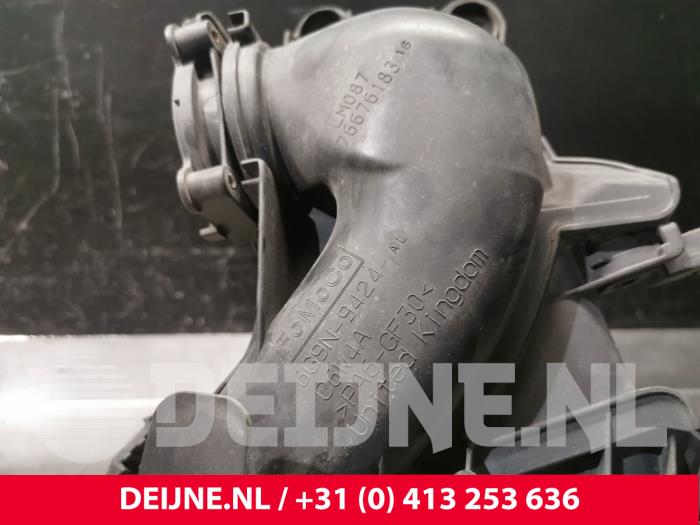 Insugsrör från en Volvo XC90 I 3.2 24V 2007