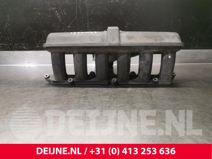 Insugsrör från en Volvo XC90 I 3.2 24V 2007