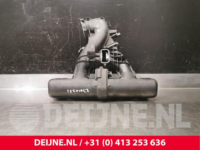 Insugsrör från en Volvo XC90 I 3.2 24V 2007