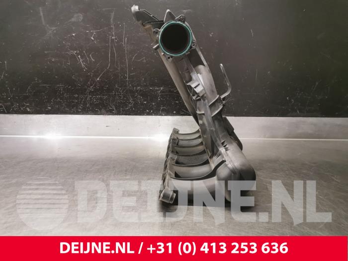 Insugsrör från en Volvo XC90 I 3.2 24V 2007