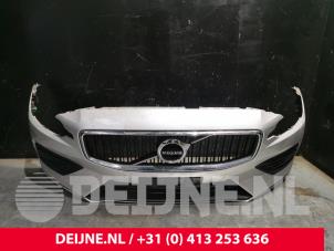 Begagnade Främre stötfångare Volvo V60 II (ZW) 2.0 B3 16V Mild Hybrid Pris € 1.500,00 Marginaltabell erbjuds av van Deijne Onderdelen Uden B.V.