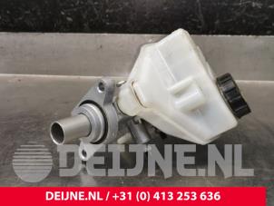 Używane Glówny cylinder hamulcowy Volvo V70 (BW) 2.0 16V Cena € 50,00 Procedura marży oferowane przez van Deijne Onderdelen Uden B.V.