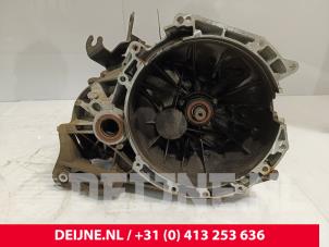 Begagnade Växellåda Volvo V70 (BW) 2.0 16V Pris € 375,00 Marginaltabell erbjuds av van Deijne Onderdelen Uden B.V.