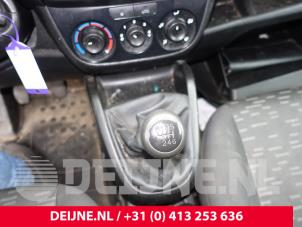 Begagnade Växelspak Opel Combo 1.6 CDTI 16V Pris € 36,30 Inklusive moms erbjuds av van Deijne Onderdelen Uden B.V.
