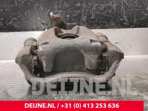 Gebruikte Remklauw (Tang) links-achter Renault Master III (EV/HV/UV/VA/VB/VD/VF/VG/VJ) 2.3 dCi 165 16V FWD Prijs € 151,25 Inclusief btw aangeboden door van Deijne Onderdelen Uden B.V.