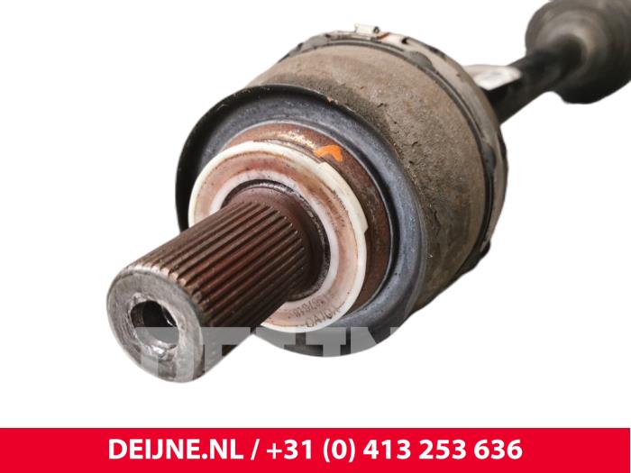 Drivaxel, vänster bak från en Volvo XC90 II 2.0 T8 16V Twin Engine AWD 2017