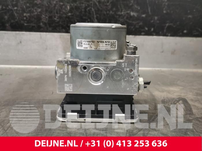 ABS-pump från en Volvo XC90 II 2.0 T8 16V Twin Engine AWD 2017