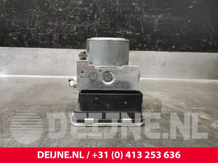 ABS-pump från en Volvo XC90 II 2.0 T8 16V Twin Engine AWD 2017