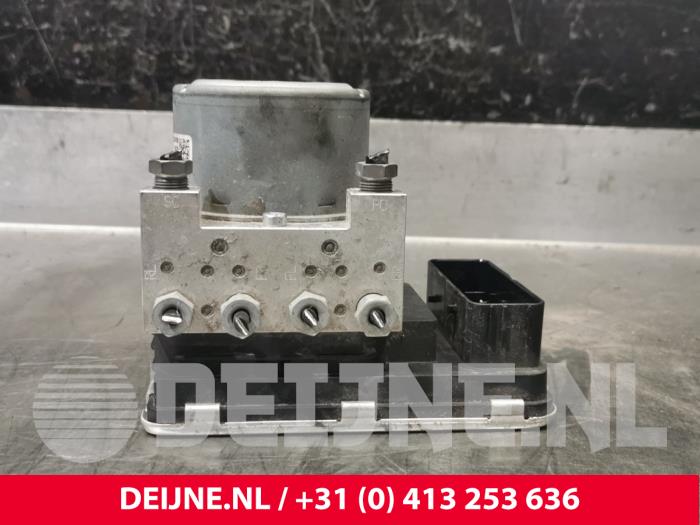 ABS-pump från en Volvo XC90 II 2.0 T8 16V Twin Engine AWD 2017