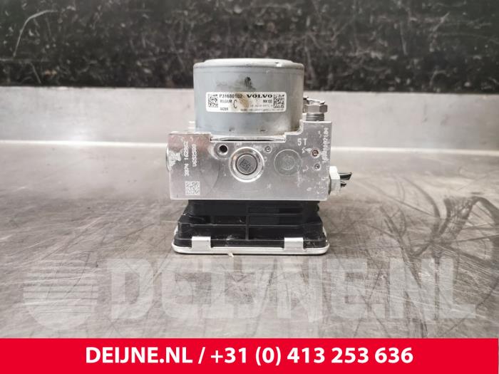 ABS-pump från en Volvo XC90 II 2.0 T8 16V Twin Engine AWD 2017