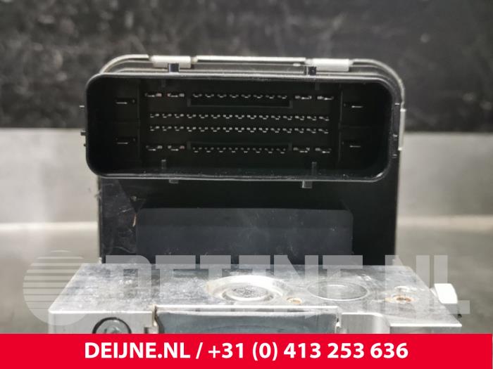 ABS-pump från en Volvo XC90 II 2.0 T8 16V Twin Engine AWD 2017