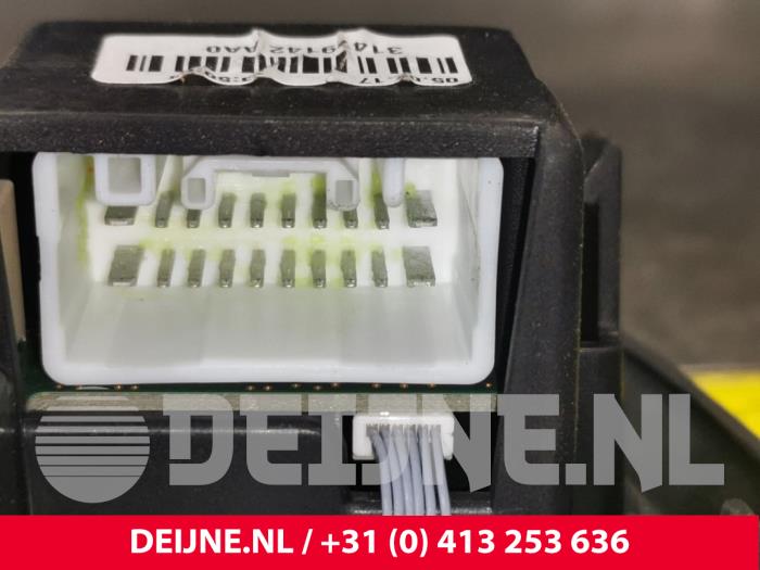 Innerbelysning, fram från en Volvo XC90 II 2.0 T8 16V Twin Engine AWD 2017