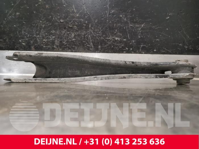 Undre gaffelben, höger bak från en Volvo XC90 II 2.0 T8 16V Twin Engine AWD 2017