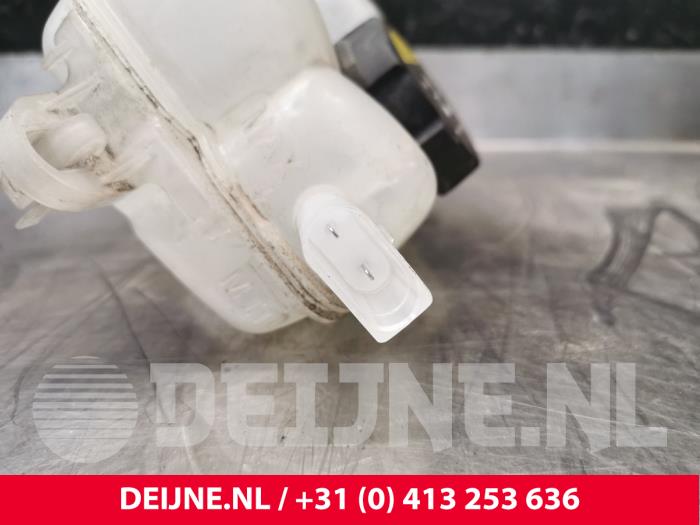 Expansionskärl från en Volvo XC90 II 2.0 T8 16V Twin Engine AWD 2017