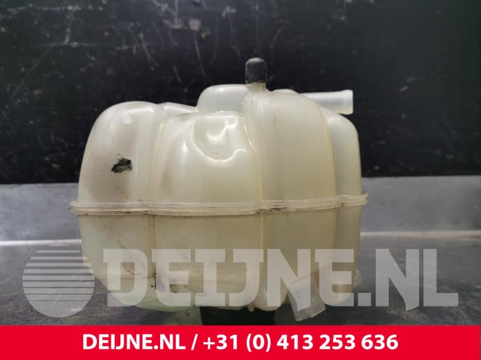 Expansionskärl från en Volvo XC90 II 2.0 T8 16V Twin Engine AWD 2017