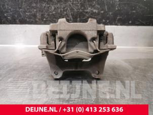 Gebruikte Remklauw (Tang) links-achter Volvo XC90 II 2.0 T8 16V Twin Engine AWD Prijs € 250,00 Margeregeling aangeboden door van Deijne Onderdelen Uden B.V.