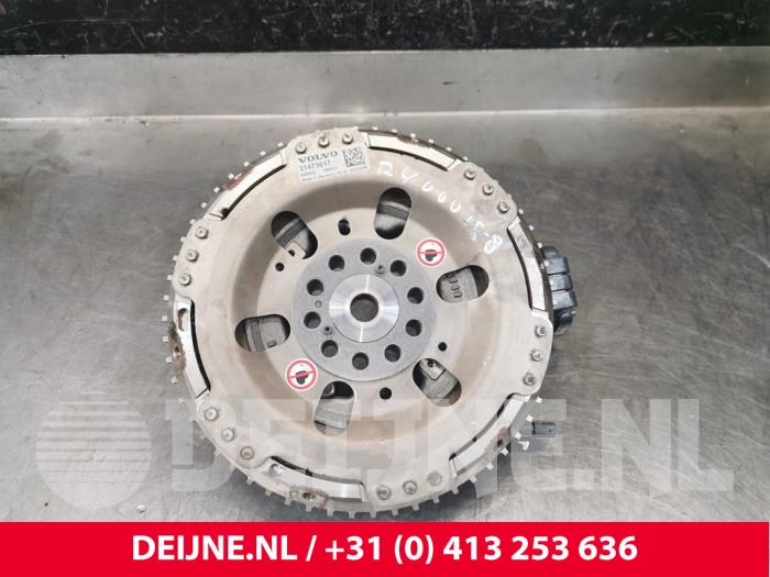 Dynamo från en Volvo XC90 II 2.0 T8 16V Twin Engine AWD 2017