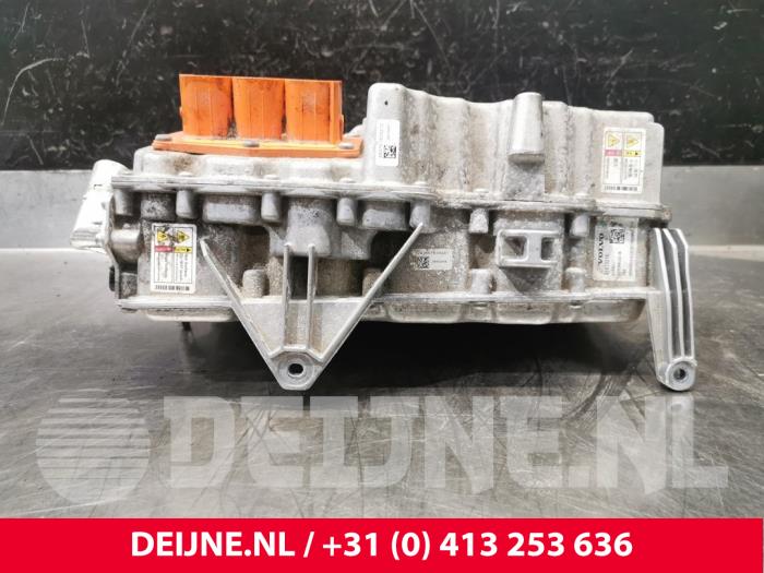 Inverterare (hybrid) från en Volvo XC90 II 2.0 T8 16V Twin Engine AWD 2017