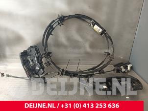 Begagnade Låsmekanism, skjutdörr, höger Ford Transit Custom 2.2 TDCi 16V Pris € 102,85 Inklusive moms erbjuds av van Deijne Onderdelen Uden B.V.