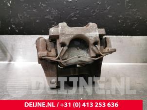 Gebruikte Remklauw (Tang) links-achter Volvo XC90 II 2.0 T8 16V Twin Engine AWD Prijs € 250,00 Margeregeling aangeboden door van Deijne Onderdelen Uden B.V.