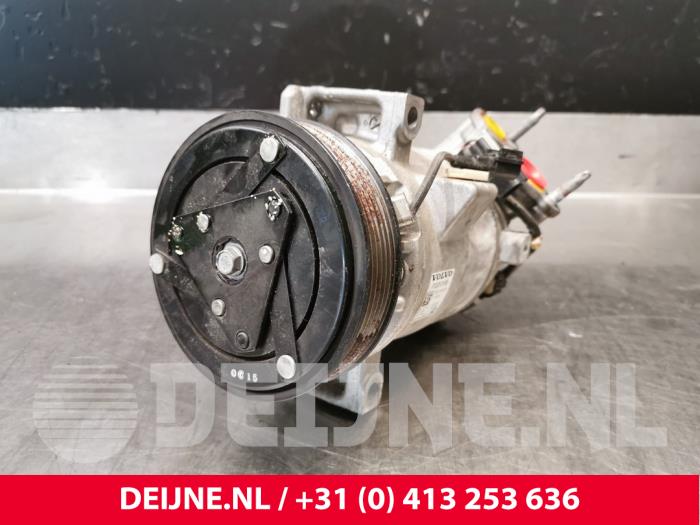 Aircopomp van een Volvo XC40 (XZ) 1.5 T2 12V 2020