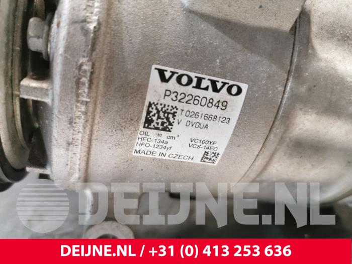 Aircopomp van een Volvo XC40 (XZ) 1.5 T2 12V 2020