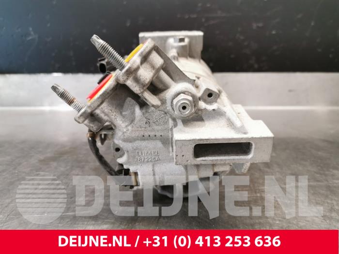 Aircopomp van een Volvo XC40 (XZ) 1.5 T2 12V 2020