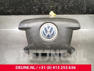 Używane Poduszka powietrzna lewa (kierownica) Volkswagen Transporter T5 1.9 TDi Cena € 42,35 Z VAT oferowane przez van Deijne Onderdelen Uden B.V.