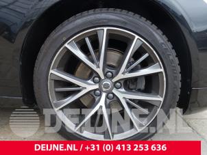 Begagnade Hjuluppsättning Volvo S90 II 2.0 D4 16V Pris € 850,00 Marginaltabell erbjuds av van Deijne Onderdelen Uden B.V.
