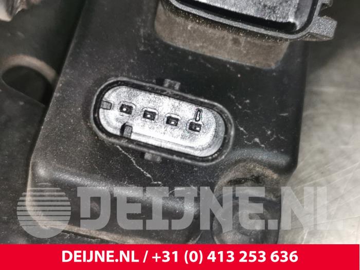 Vakuumpump (bensin) från en Volvo XC90 II 2.0 T8 16V Twin Engine AWD 2017