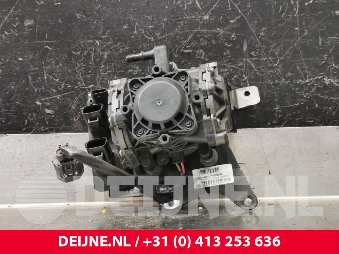 Vakuumpump (bensin) från en Volvo XC90 II 2.0 T8 16V Twin Engine AWD 2017