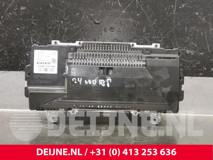 Vägmätare KM från en Volvo XC90 II 2.0 T8 16V Twin Engine AWD 2017