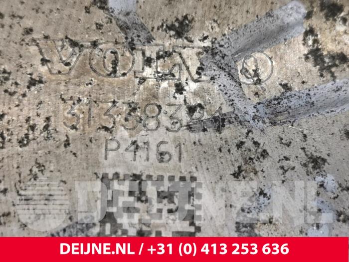 Extra vattenpump från en Volvo XC90 II 2.0 T8 16V Twin Engine AWD 2017