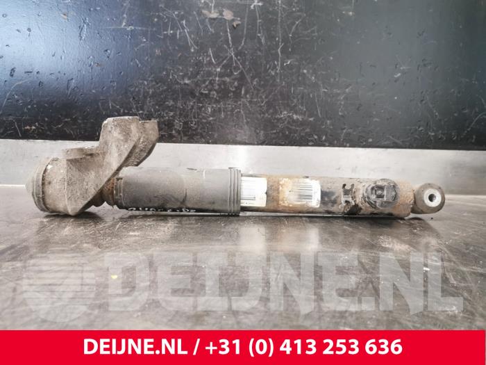 Stötdämpare, vänster bak från en Volvo XC90 II 2.0 T8 16V Twin Engine AWD 2017