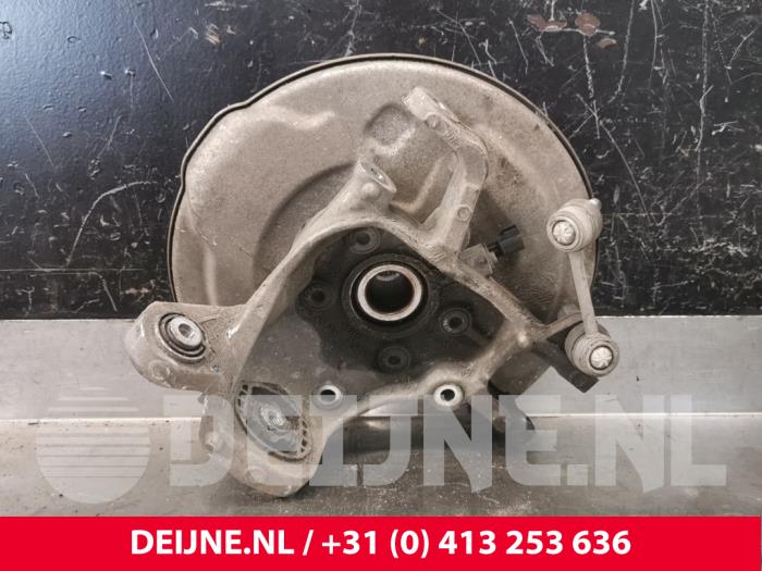 Spindel, höger bak från en Volvo XC90 II 2.0 T8 16V Twin Engine AWD 2017