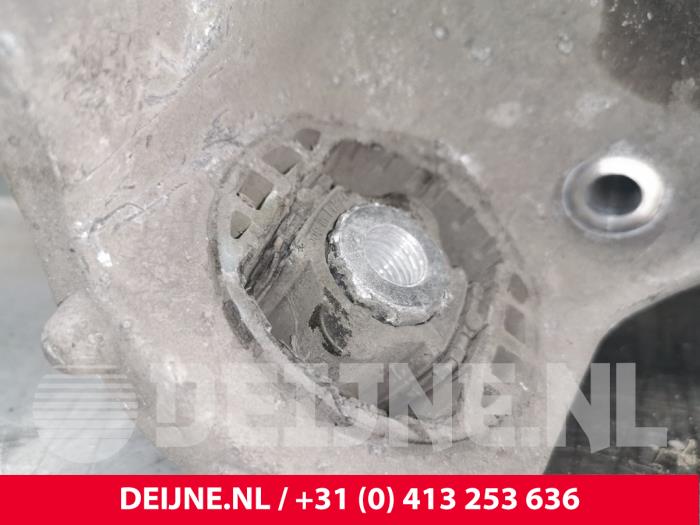 Spindel, höger bak från en Volvo XC90 II 2.0 T8 16V Twin Engine AWD 2017