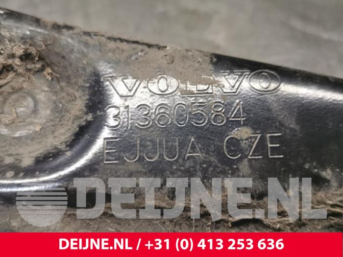 Bakre övre gaffelben, höger från en Volvo XC90 II 2.0 T8 16V Twin Engine AWD 2017