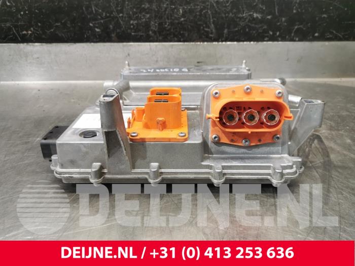 DC/CD-omvandlare från en Volvo XC90 II 2.0 T8 16V Twin Engine AWD 2017