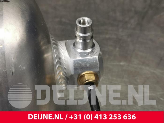 Lufttank från en Volvo XC90 II 2.0 T8 16V Twin Engine AWD 2017