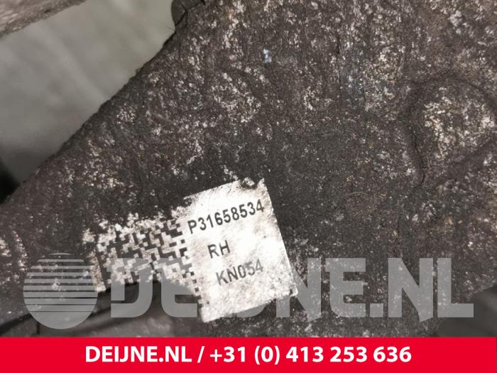 Spindel, vänster bak från en Volvo XC90 II 2.0 T8 16V Twin Engine AWD 2017