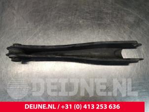 Begagnade Bakre undre gaffelben, vänster Volvo XC90 II 2.0 T8 16V Twin Engine AWD Pris € 25,00 Marginaltabell erbjuds av van Deijne Onderdelen Uden B.V.