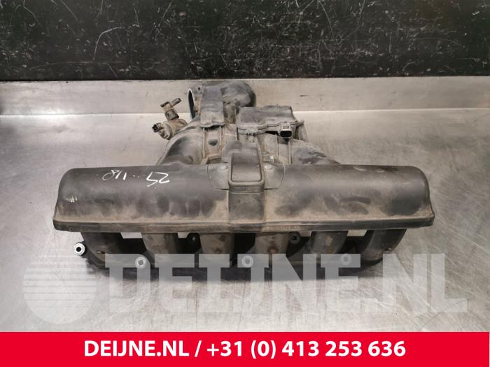 Insugsrör från en Volvo XC90 I 3.2 24V 2008